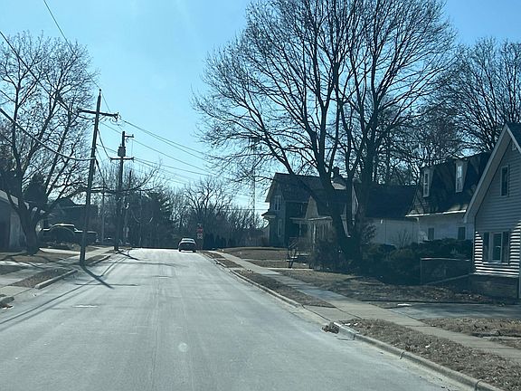 4th image of 38 N Green St