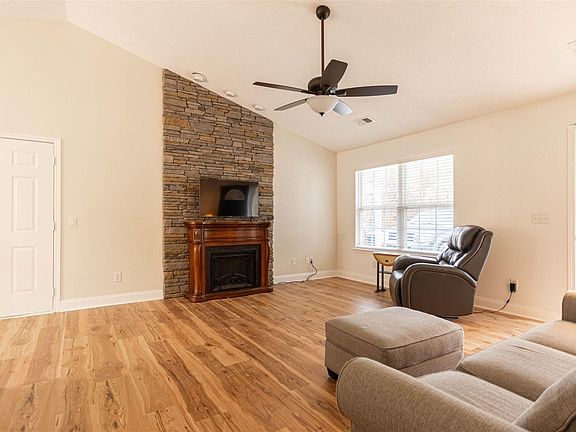 2nd image of 132 Marlowe Ln