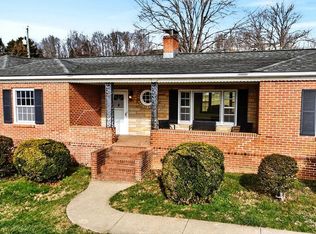 11 Avalon Ln, Lexington, VA 24450