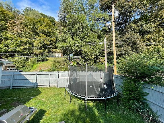 5th image of 724 Campbells Creek Dr