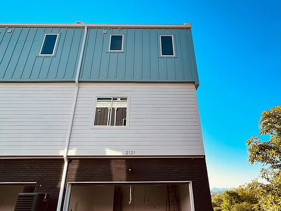 2nd image of 2121 Goodrich Ave #1