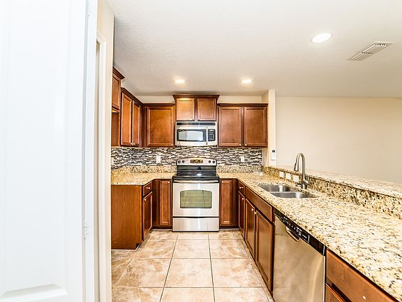 2nd image of 340 Carina Cir