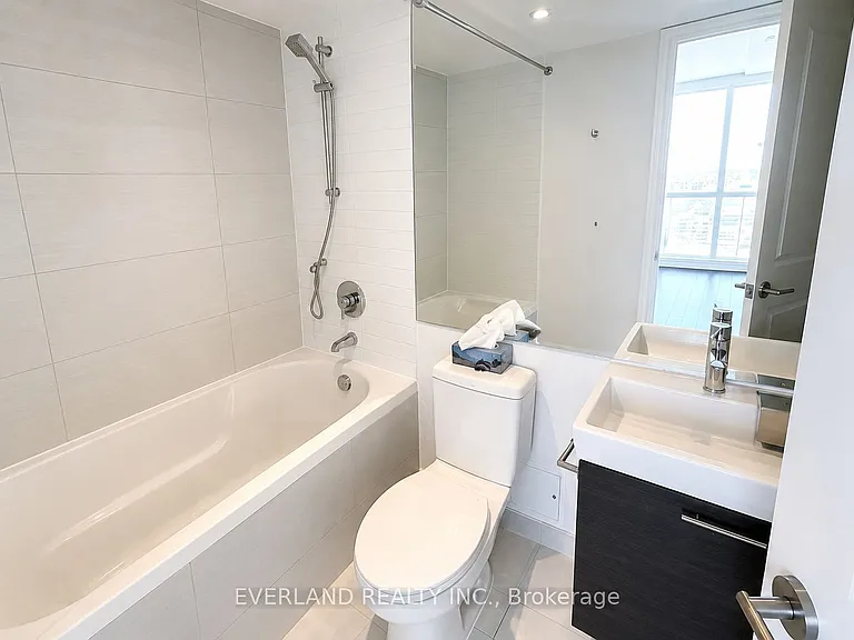 386 Yonge St #4204 — Photo 8