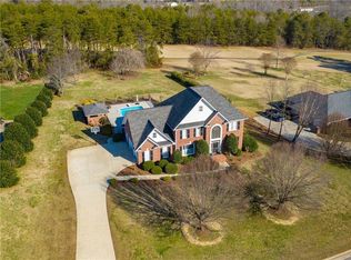 4015 Glen Hollow Ln NE, Hickory, NC 28601