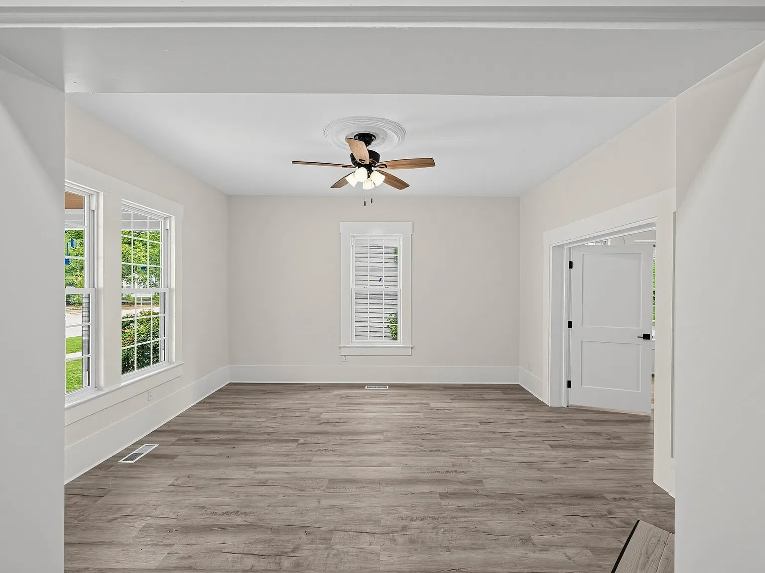 3 bed, 2.5 bath, 2422 sqft, $1,900 — Photo 4