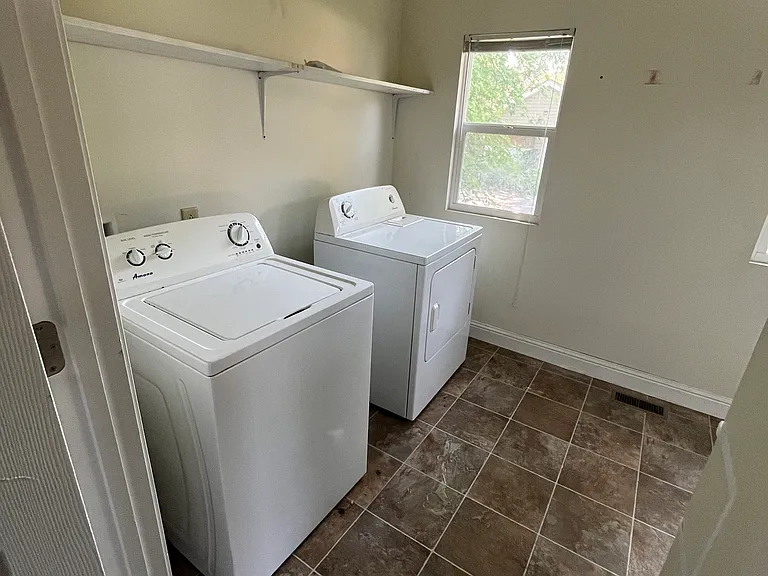 703 W Walnut St #2 — Photo 6