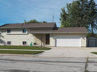 1510 Silver Moon Ln, NEW HOLSTEIN, WI 53061