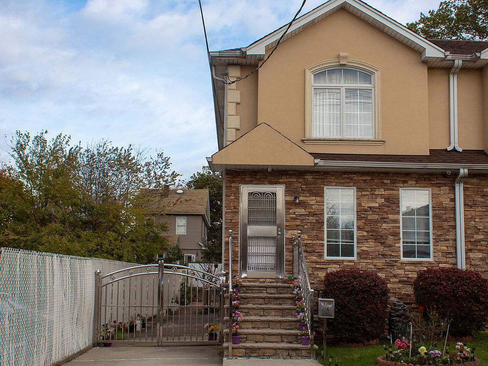 1st image of 17 Quinlan Ave