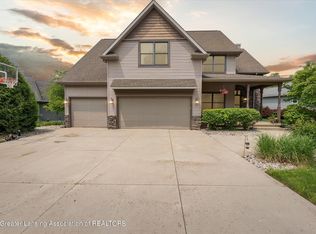 2027 Arbor Meadows Dr, Dewitt, MI 48820