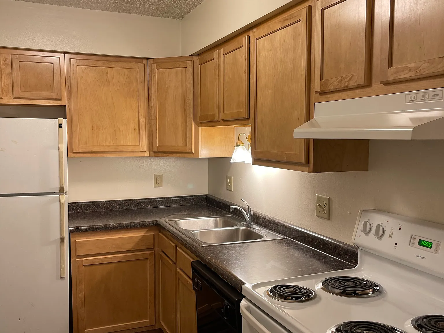 2 bed, $1,441 — Photo 2