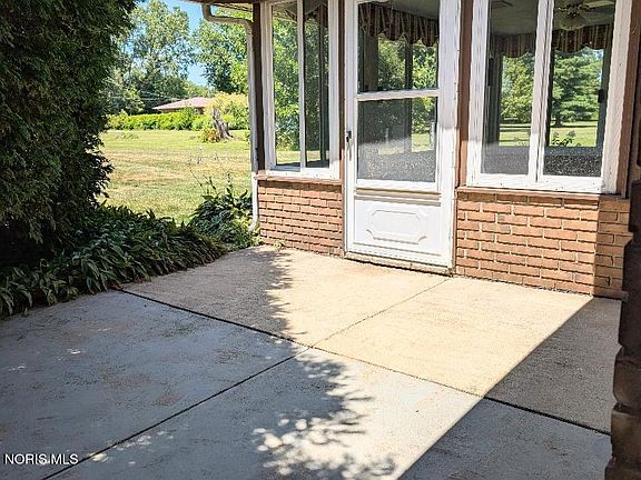 3rd image of 701 Hickory Ln