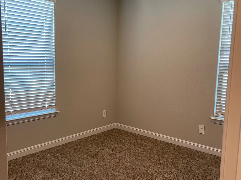 15537 Putney Way — Photo 6