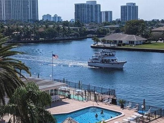 4th image of 3113 S Ocean Drive #302
