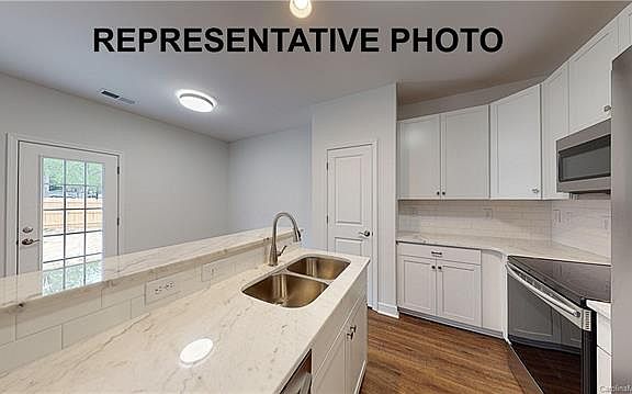 5th image of 1120 Essex Ave