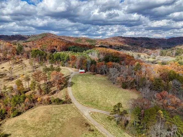 902 Deitz Cable Rd, Warne, NC 28909