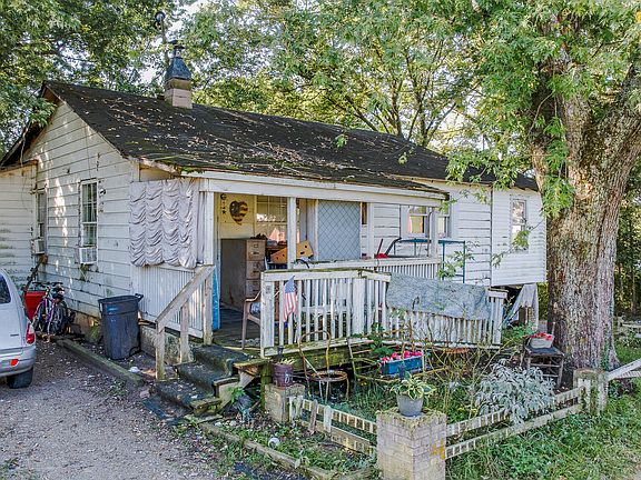 3rd image of 2215 Whirlwind Rd