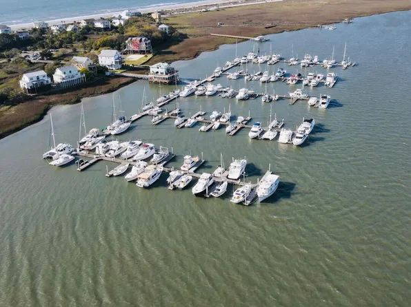 67 10th St W #E16, Folly Beach, SC 29439