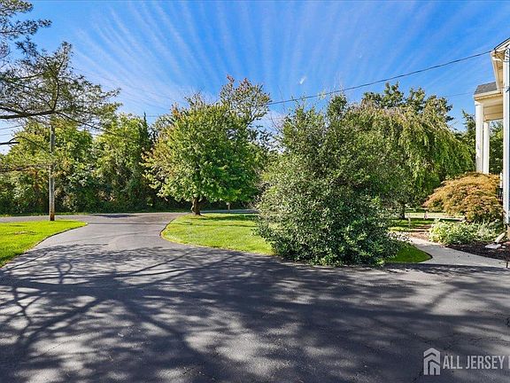4th image of 235 Lambertson Rd