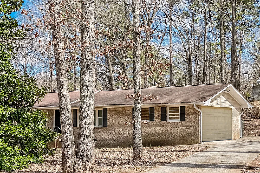 3 bed, 2.0 bath, 1397 sqft, $2,210 — Photo 1