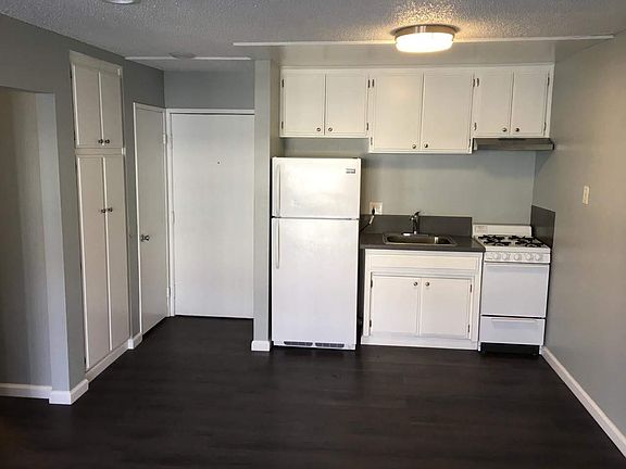 3rd image of 1600 W Carson St APT 102