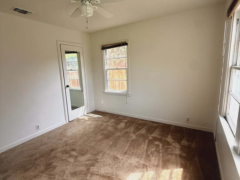 2585 Sierra Blvd — Photo 14