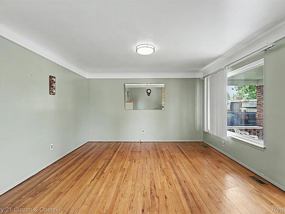 5th image of 3592 Lenore St