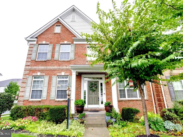 25184 Crested Wheat Dr, Aldie, VA 20105