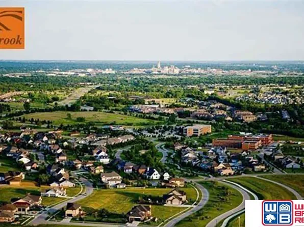 6940 NW 11th St, Lincoln, NE 68521