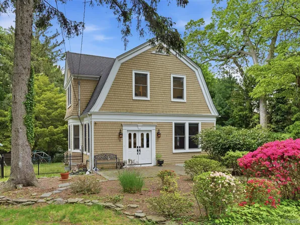 8 Wells Lane, Stony Brook, NY 11790