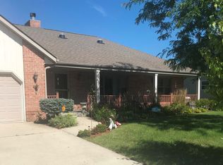 432 Deer Ridge Dr, West Bend, WI 53095