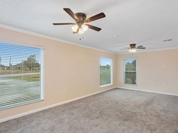 4th image of 555 Osborne Dr