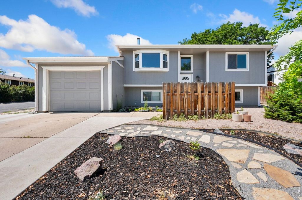 2045 Crystal Ct