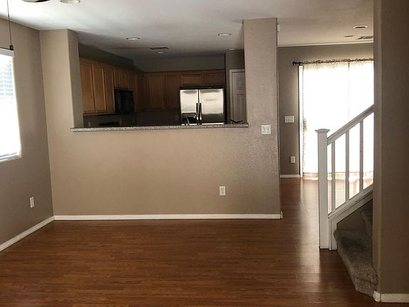 5th image of 6033 Ambleshire Ave