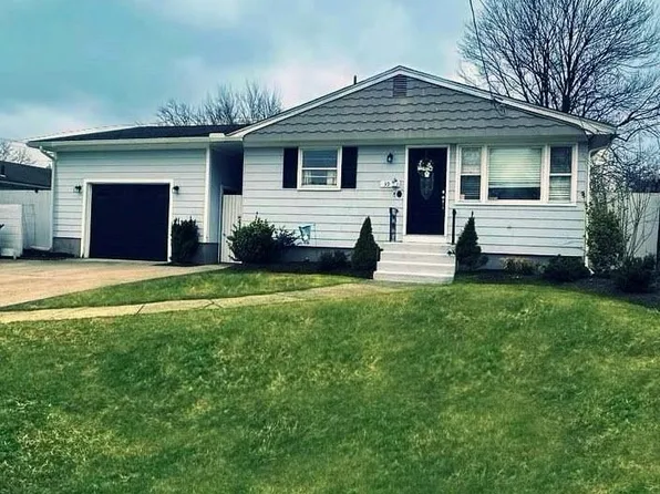 39 Merino Ave, Johnston, RI 02919