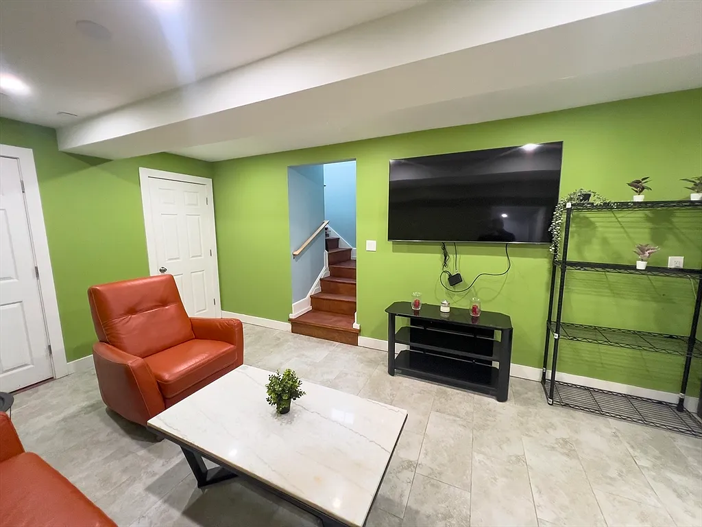 1 bed, 1.0 bath, 750 sqft, $2,400 — Photo 1