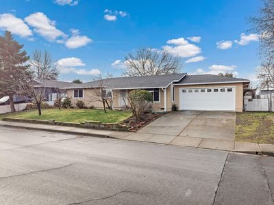 2760 Terr Mont St, White City, OR, 97503