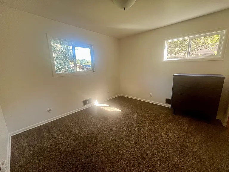 1925 Oakwood Dr — Photo 6