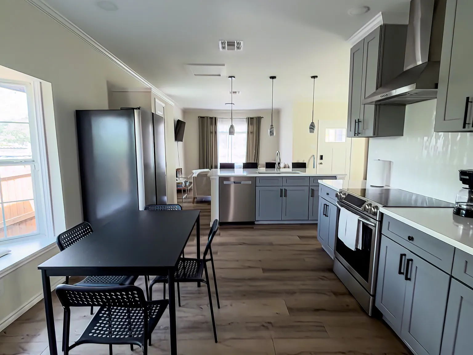 3 bed, 1250 sqft, $3,500 — Photo 3