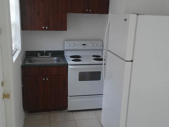 3rd image of 125 SW 5th Ct #1