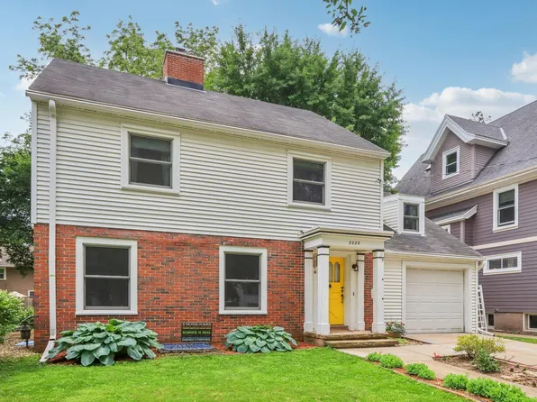 2229 W Lawn Ave, Madison, WI 53711