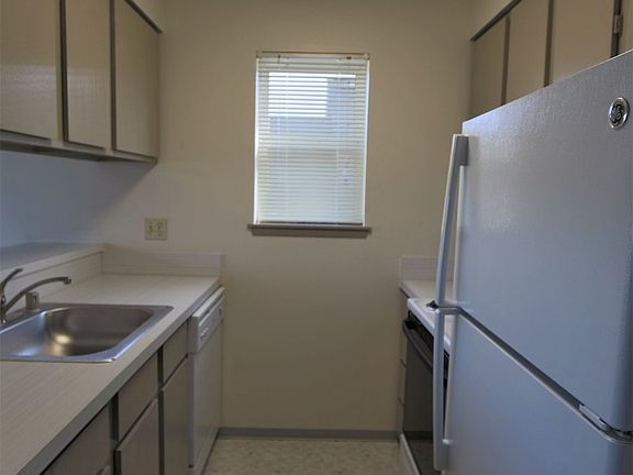 5th image of 2626 NW 58th St APT 303