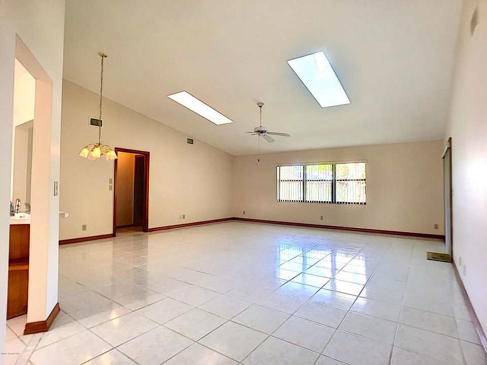 2nd image of 2619 Aristocrat Dr