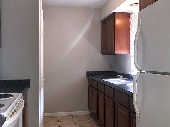 4th image of 2427 Lake Ave #B