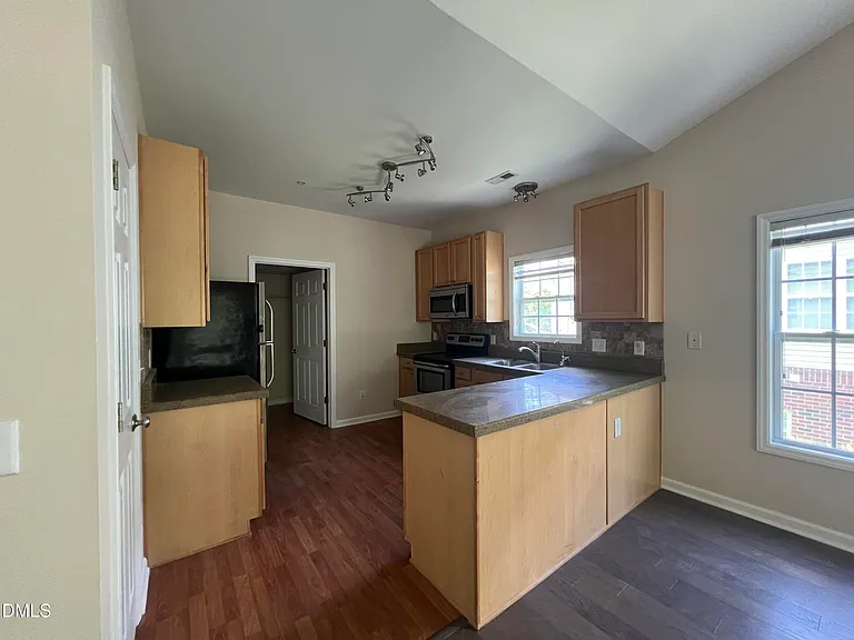 1221 Claret Ln — Photo 6