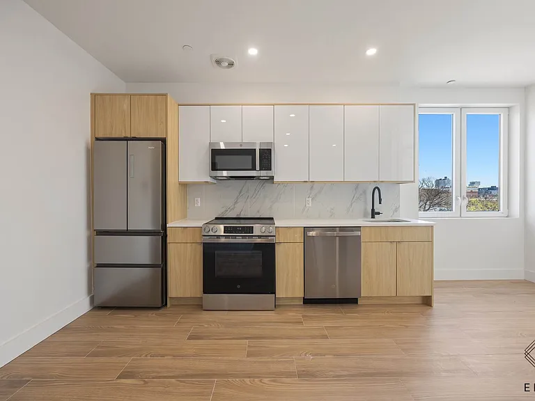 105 Hawthorne St #4A — Photo 3