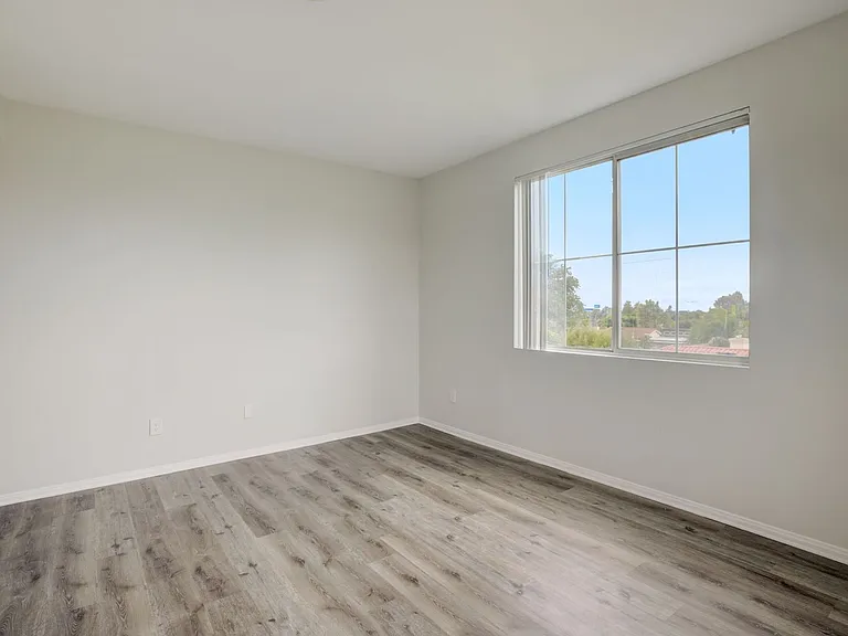 2245 Beverly Glen — Photo 75