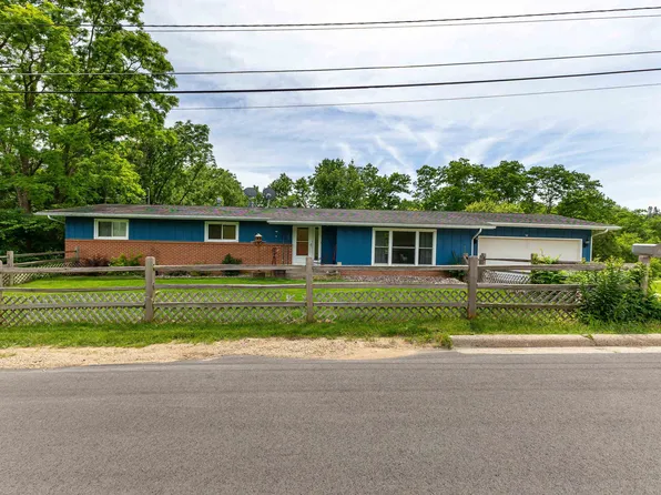 926 Fulton St, Galena, IL 61036