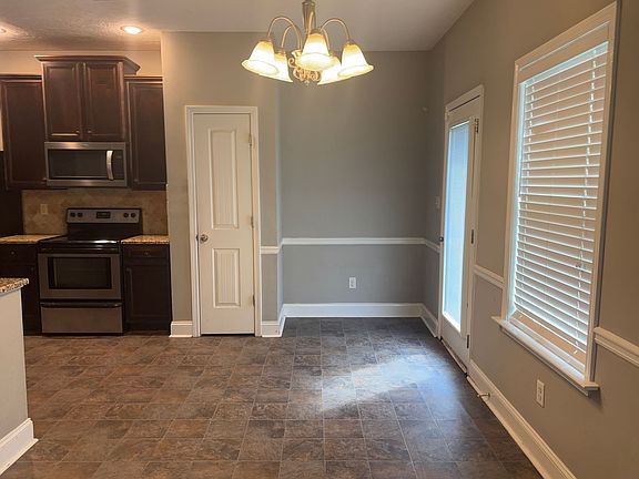 4th image of 717 Porter Ln