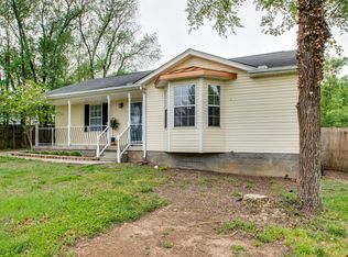 203 Clearlake Dr, La Vergne, TN 37086