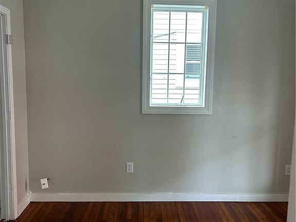 3rd image of 407 E 7th Street
